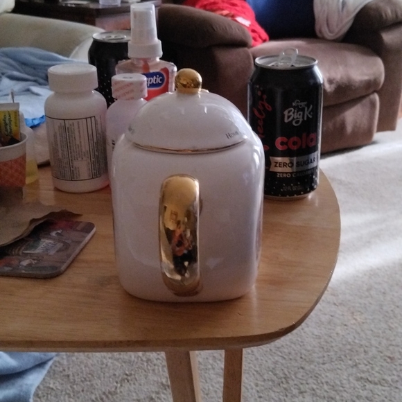 Tea pot - Picture 3 of 3